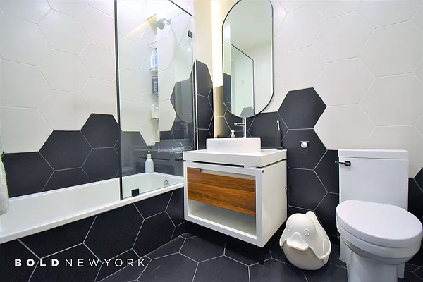 Rented by Bold New York | media 79