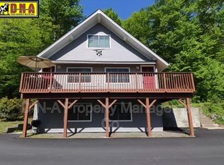 108 3rd St #37, Gouldsboro, PA 18424