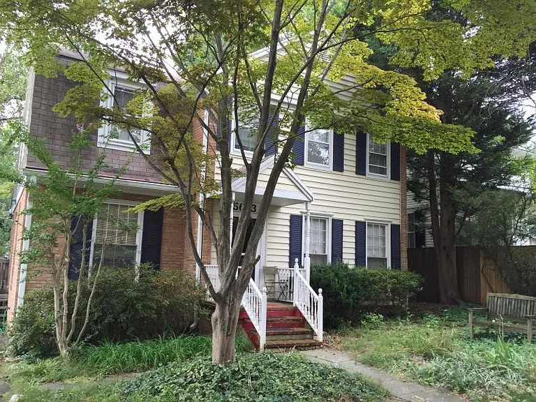 Oak Pl — Photo 1