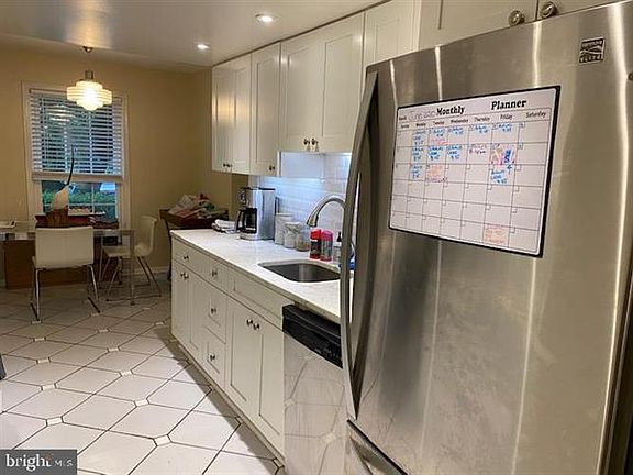 4th image of 6759 Surreywood Ln