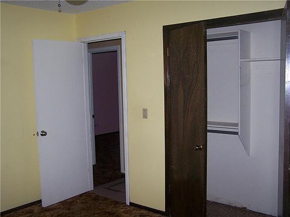 5th image of 323 Park Dr