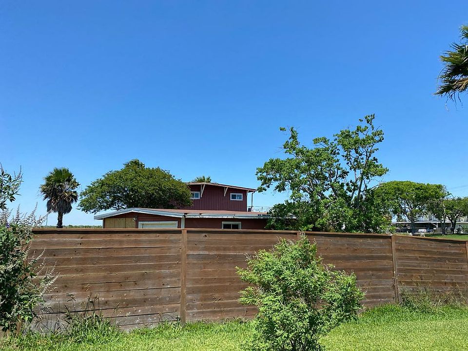 2nd image of 414 Leeward Way