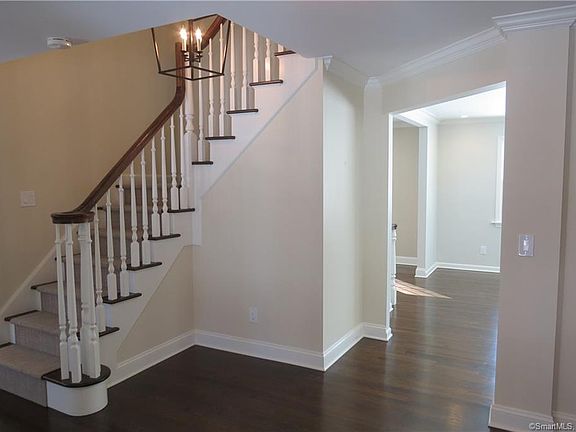 4th image of 91 Snowberry Ln