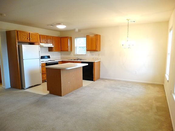 Kitchen & Dining Area