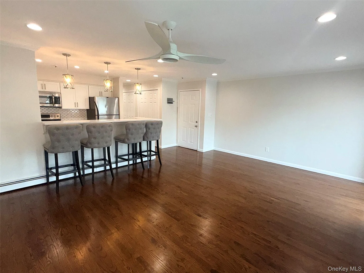 2 bed, 1.0 bath, 948 sqft, $3,500 — Photo 3