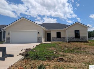 302 E Jamestown Dr, Clinton, MO 64735