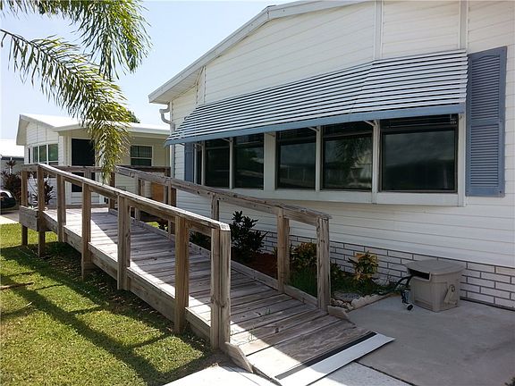 2nd image of 921 Periwinkle Cir