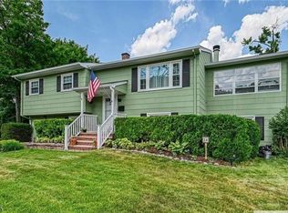24 Eric Ct, Parlin, NJ 08859