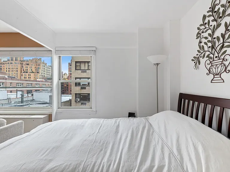 333 E 66th St #10B — Photo 4