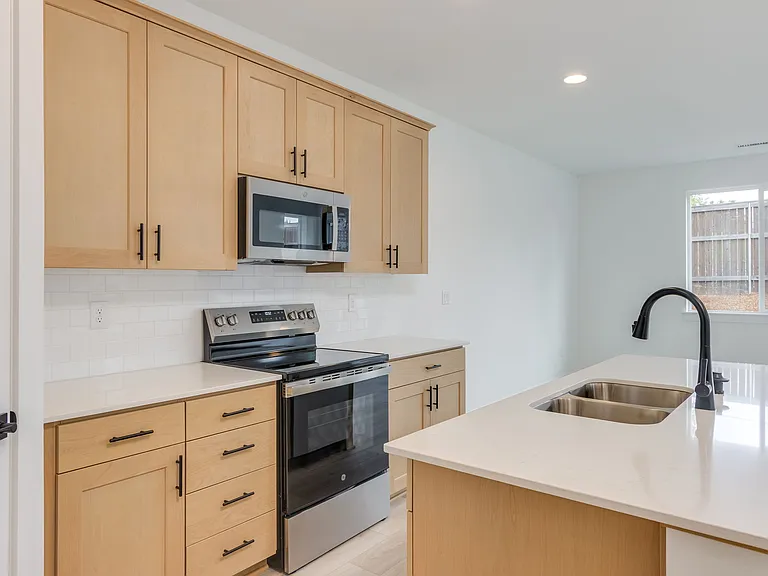 806 NW 178th Way — Photo 12