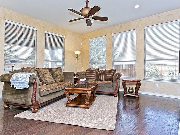 4th image of 2941 Baybreeze Dr
