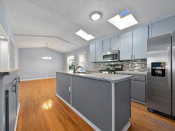 5th image of 523 Hollow Ct