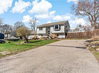 61 Mettatuxet Rd, Narragansett, RI 02882