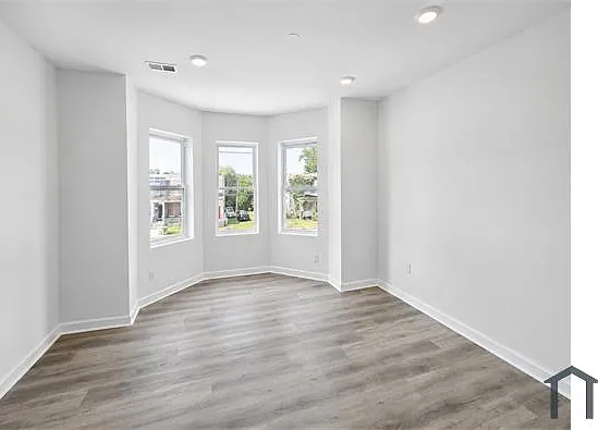 5 bed, 1200 sqft, $2,950 — Photo 4