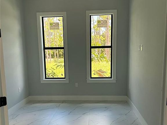 5th image of 3622 8th AVE NE