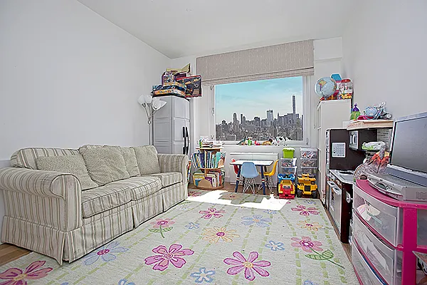 Rented by Adriana Arciello, LREB | media 5