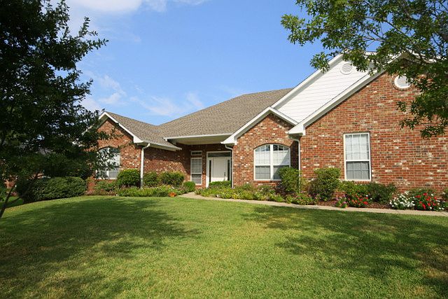 1st image of 129 Saint Andrews Cir