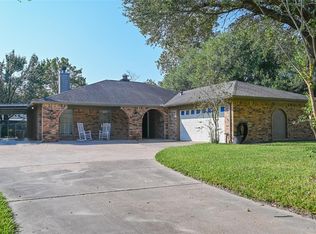 369 Somerset Ct, Alvin, TX 77511