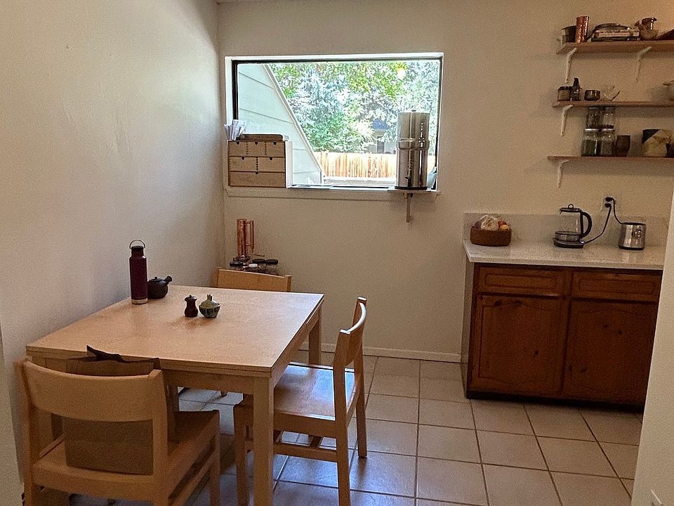 Bright and sunny eat-in kitchen