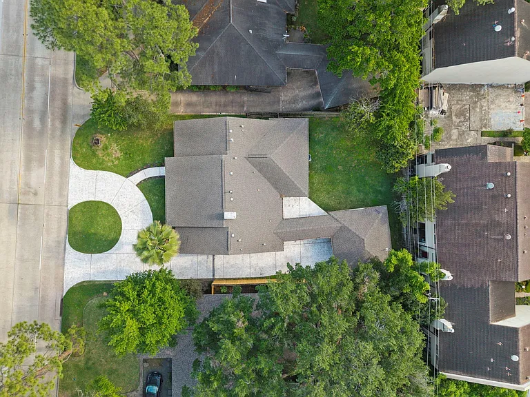 2402 Chimney Rock Rd — Photo 36