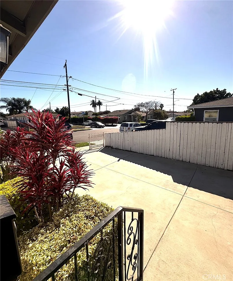 2 bed, 644 sqft, $2,295 — Photo 2
