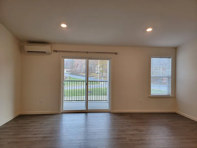 4601 Commerce St #301 — Photo 6