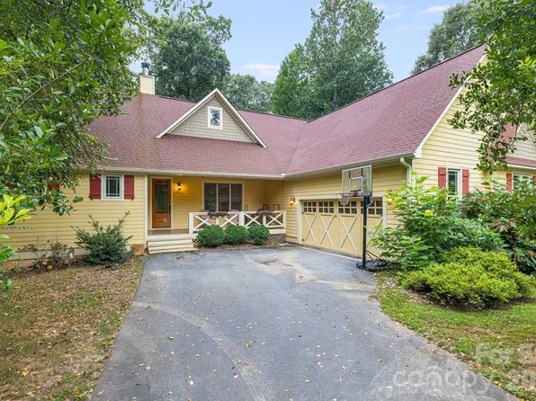 312 E Forest Pl, Candler, NC 28715