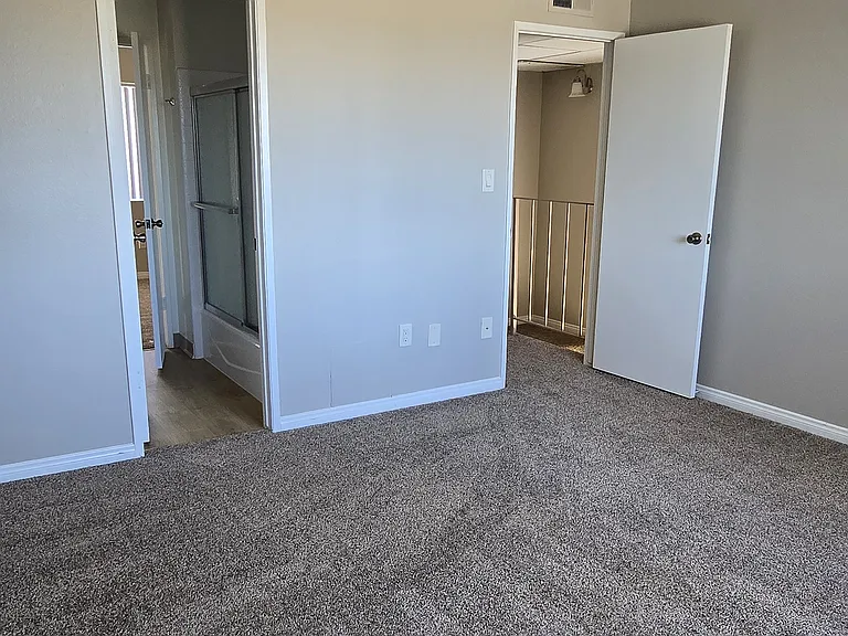 Townhouse Apartments — Photo 10