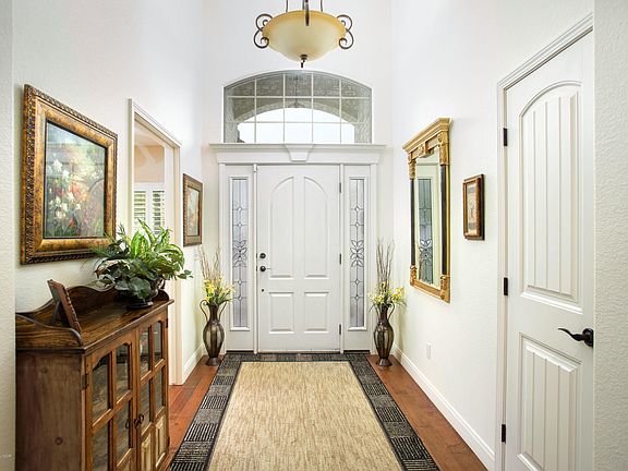 4th image of 19 Lindsey Ln