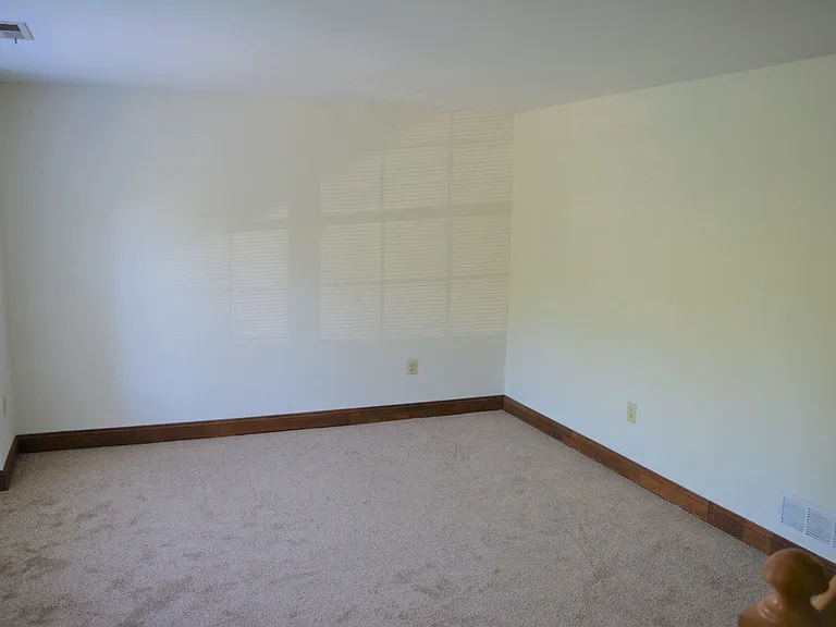 361 Kent Ln — Photo 3