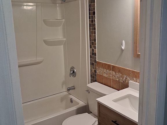 5th image of 607 Mountain Ave #1