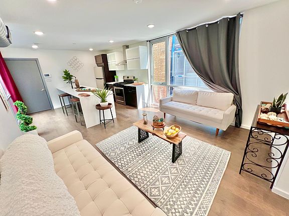 2nd image of 1235 N Franklin St #11O