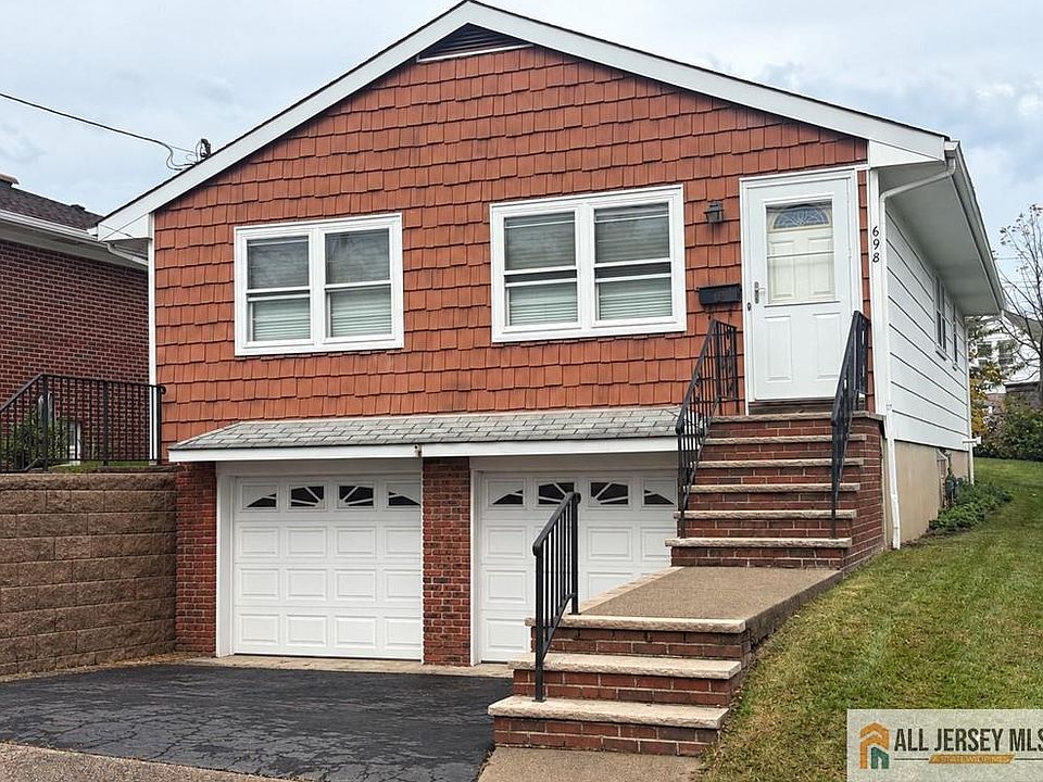 1st image of 698 Vincent Pl