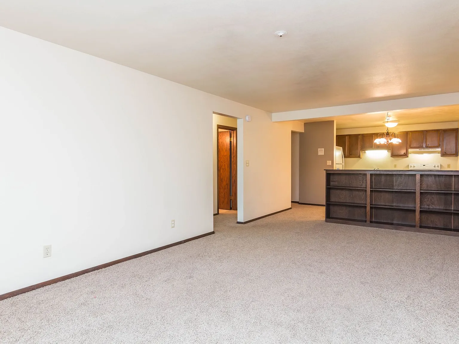 Oakridge Apartments — Photo 2