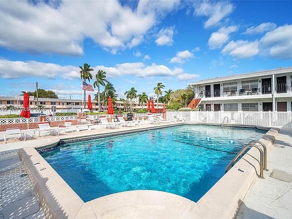 3rd image of 1100 Atlantic Shores Blvd APT 405