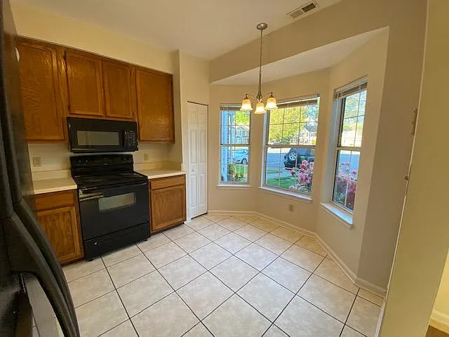 105 Sterling Court — Photo 4