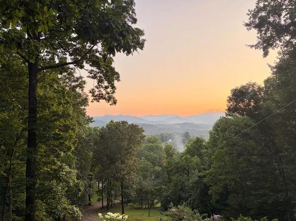 1424 Dowdle Mountain Rd, Franklin, NC 28734