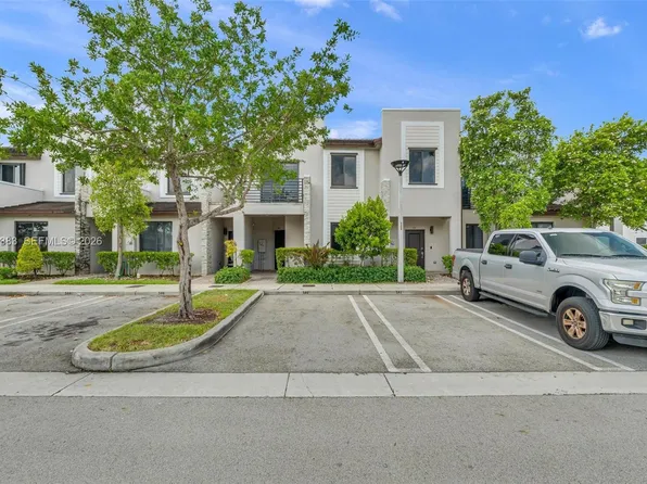 582 NE 207th St, Miami, FL 33179