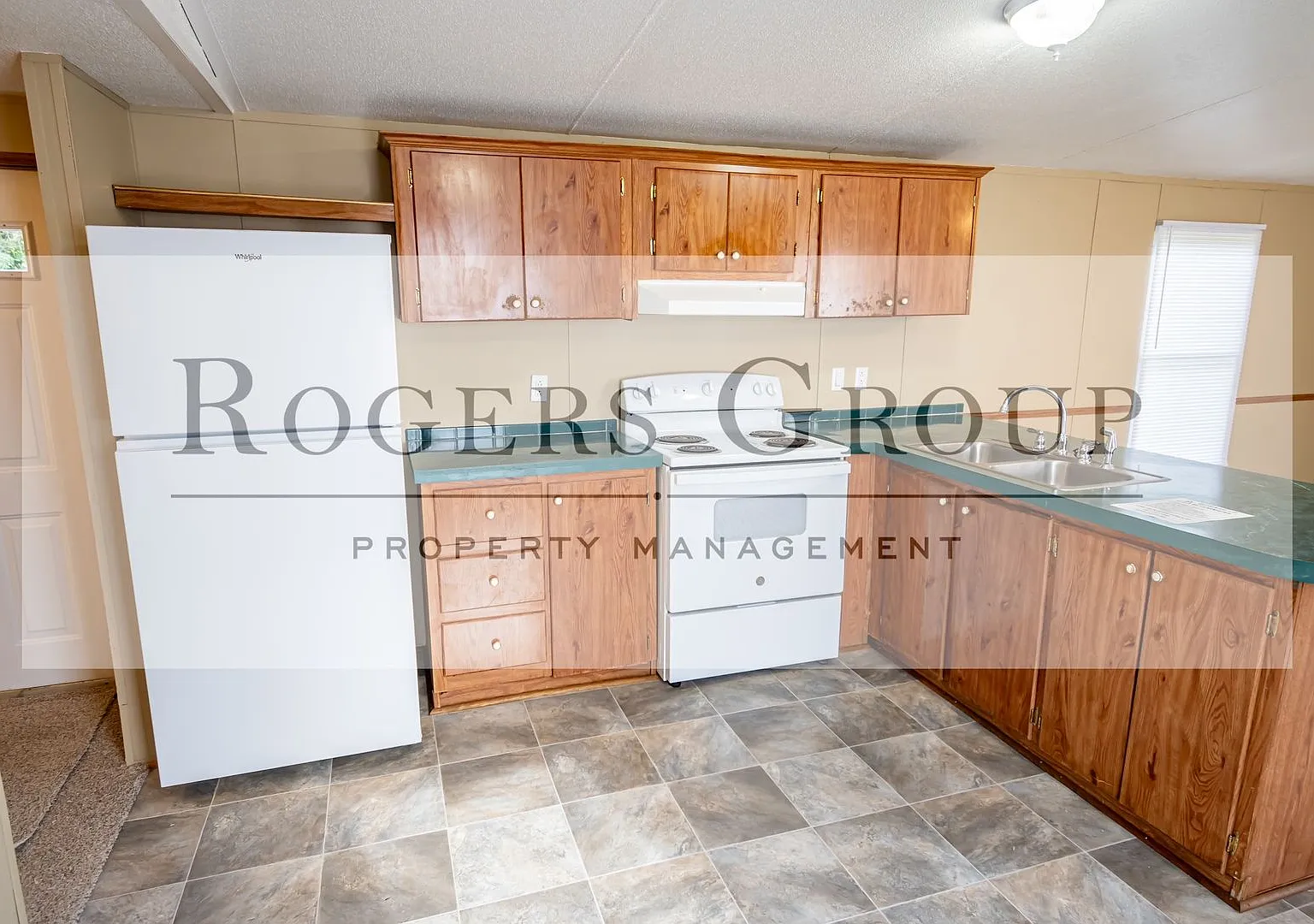 3 bed, 2.0 bath, $995 — Photo 2