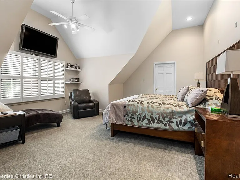 1688 Northlawn Blvd — Photo 14