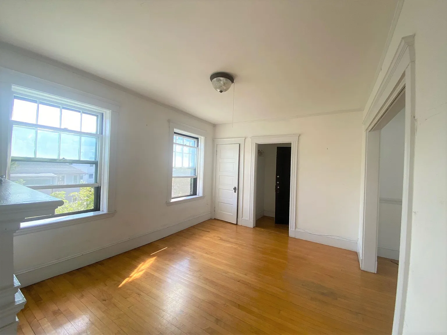 2 bed, 900 sqft, $3,600 — Photo 2