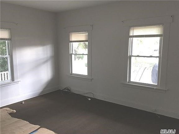 4th image of 60 Oak St