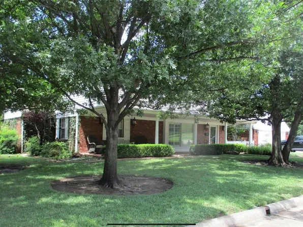 6436 NW Grand Blvd, Nichols Hills, OK 73116