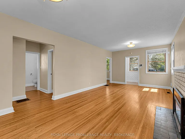 524 College St — Photo 12