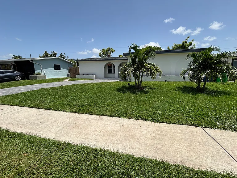 9162 NW 26th Pl — Photo 4