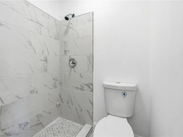6917 Laurelwood Dr — Photo 15