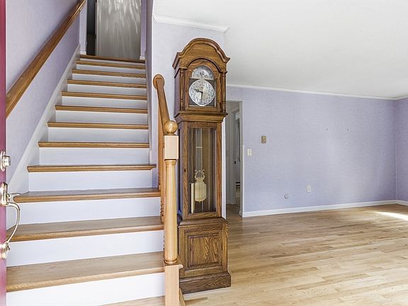 4th image of 12 Hemlock Rd