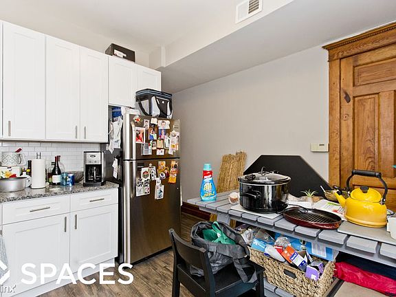 3rd image of 1356 W Barry Ave #1358-2E