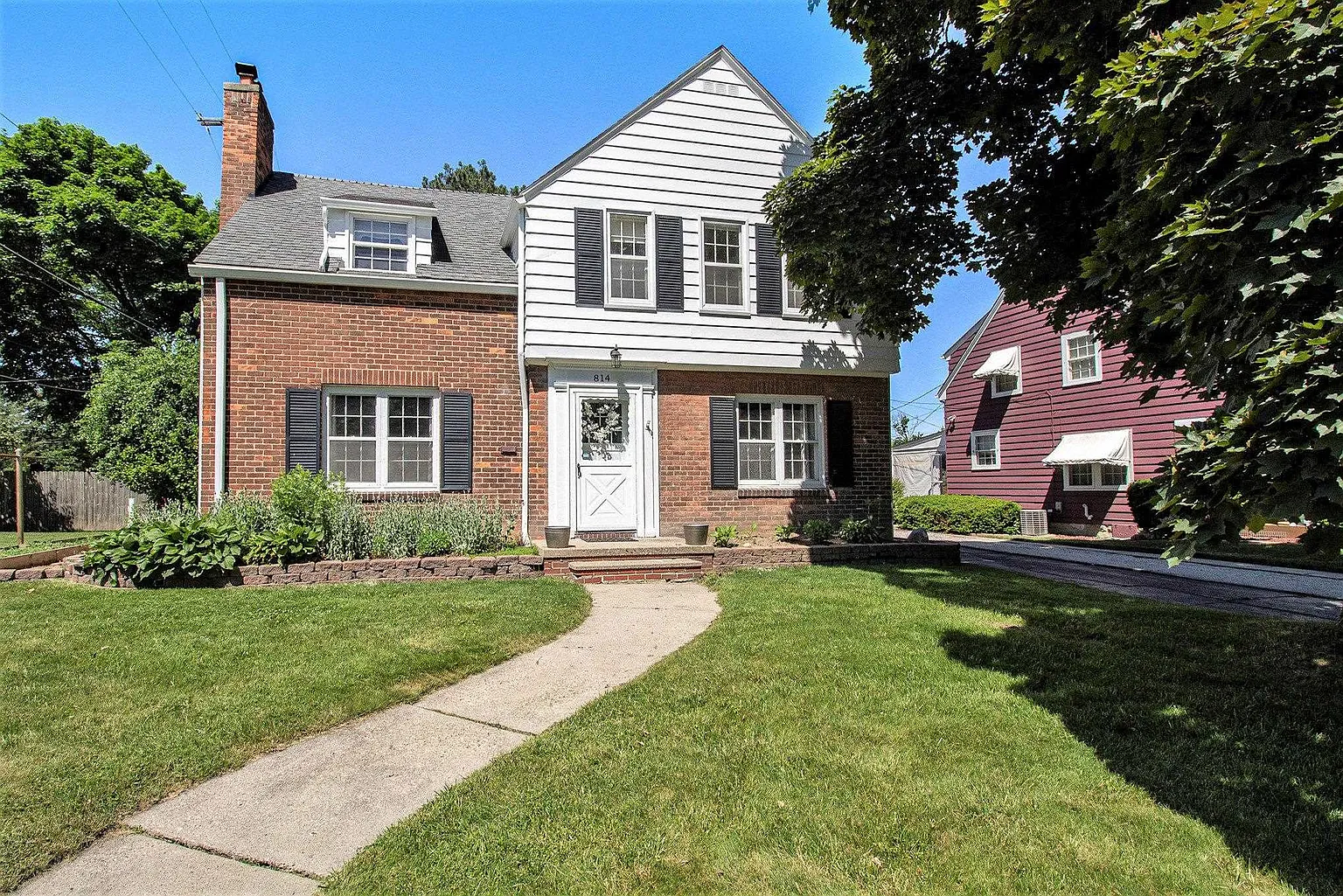 814 Maxine St photo 1