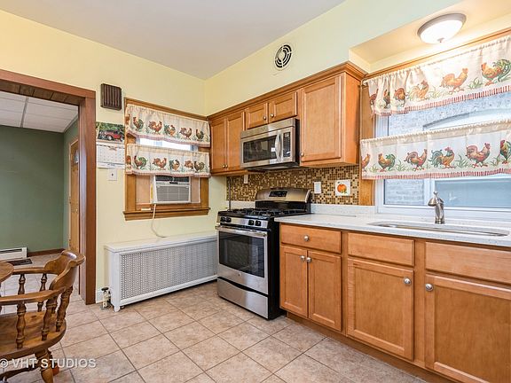 5th image of 4923 N Kostner Ave